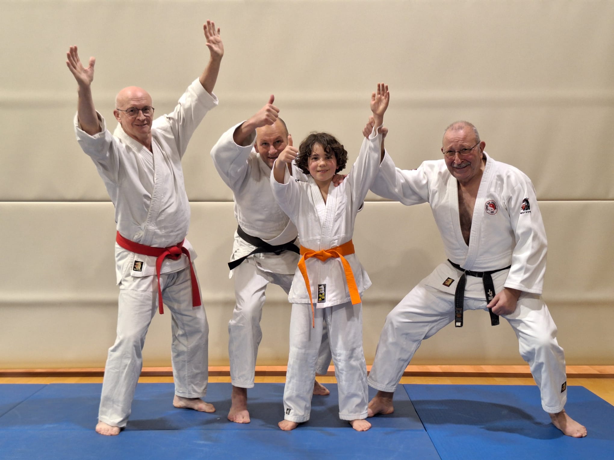 A group of people in karate uniforms

Description automatically generated