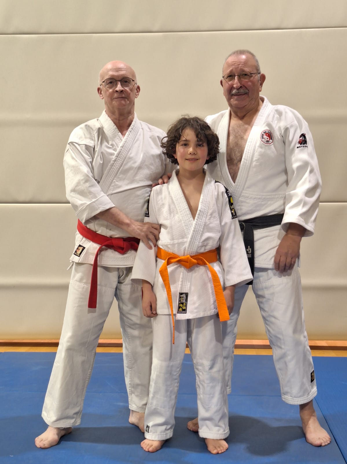 A group of men in karate uniforms

Description automatically generated